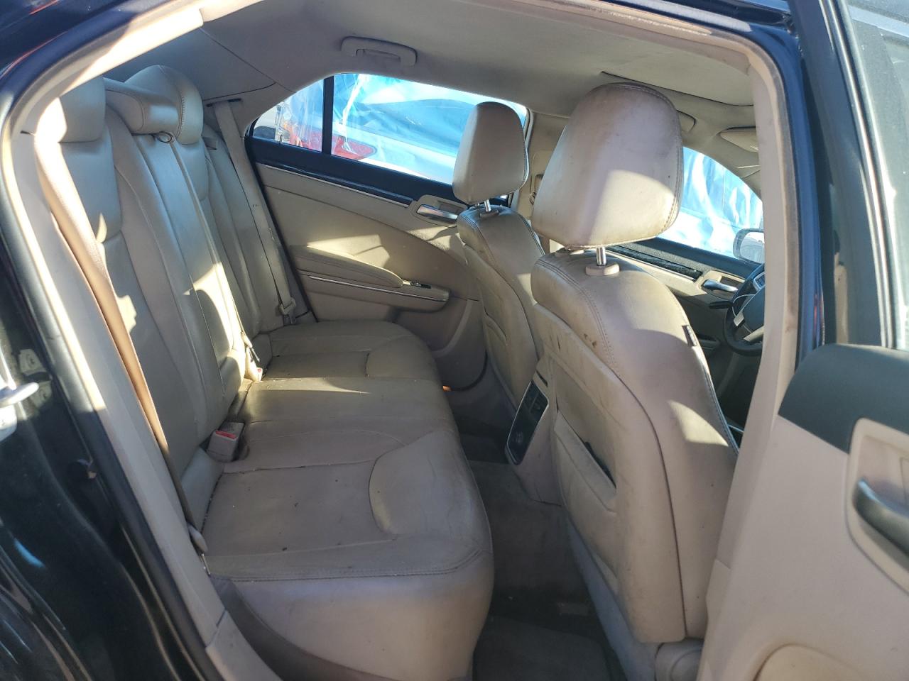 2013 Chrysler 300 - Image 10