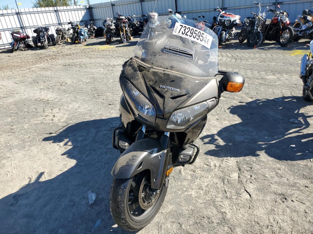 JH2SC68G0GK401249 2016 Honda Gl1800