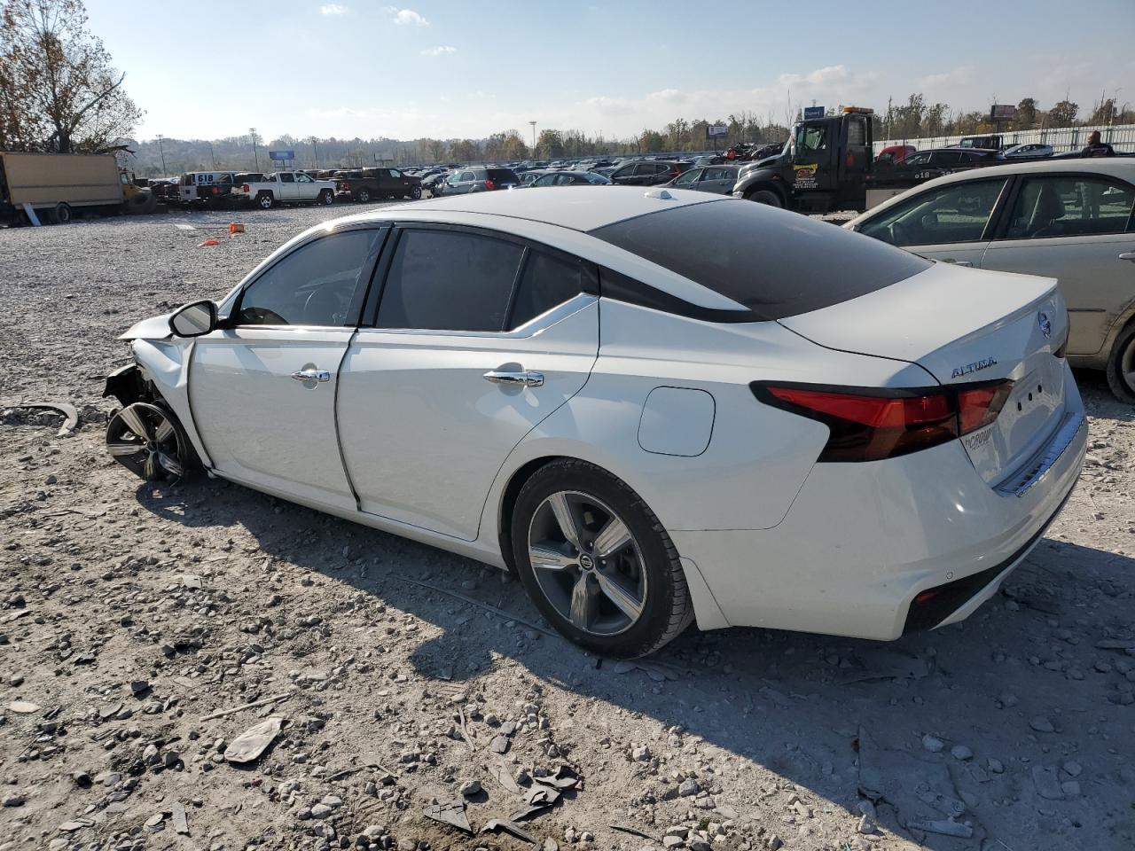 2019 Nissan Altima - Image 2