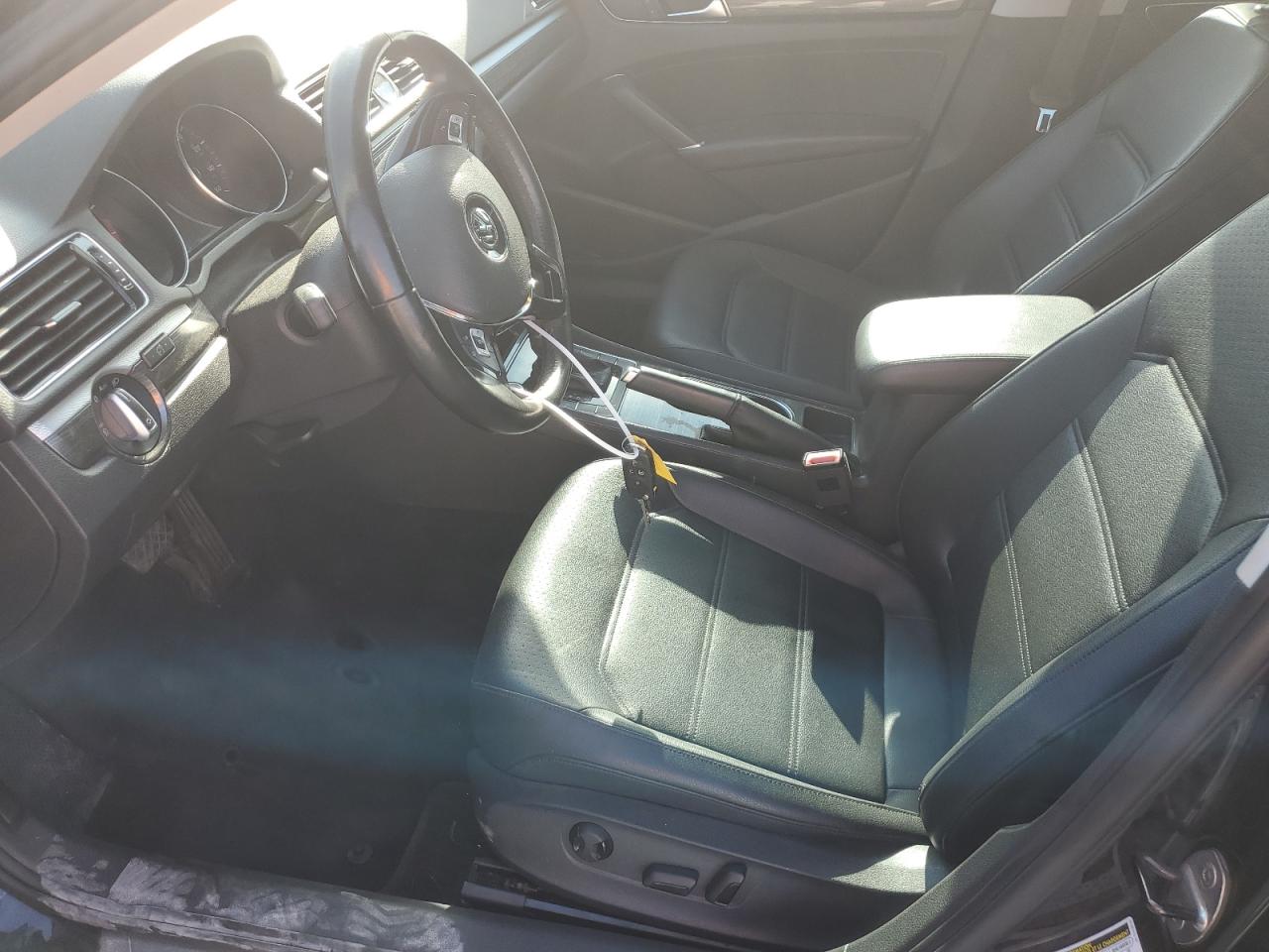 2017 Volkswagen Passat - Image 7