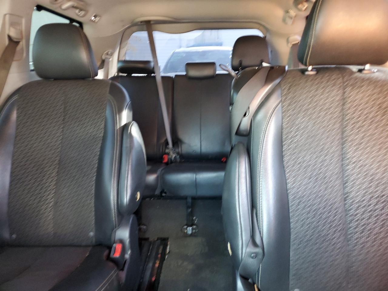 2013 Toyota Sienna - Image 10