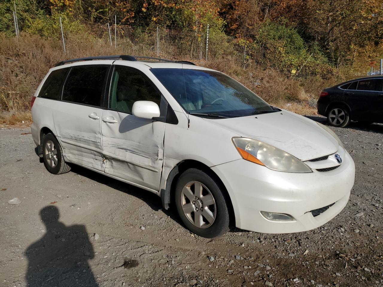 2010 Toyota Sienna - Image 4