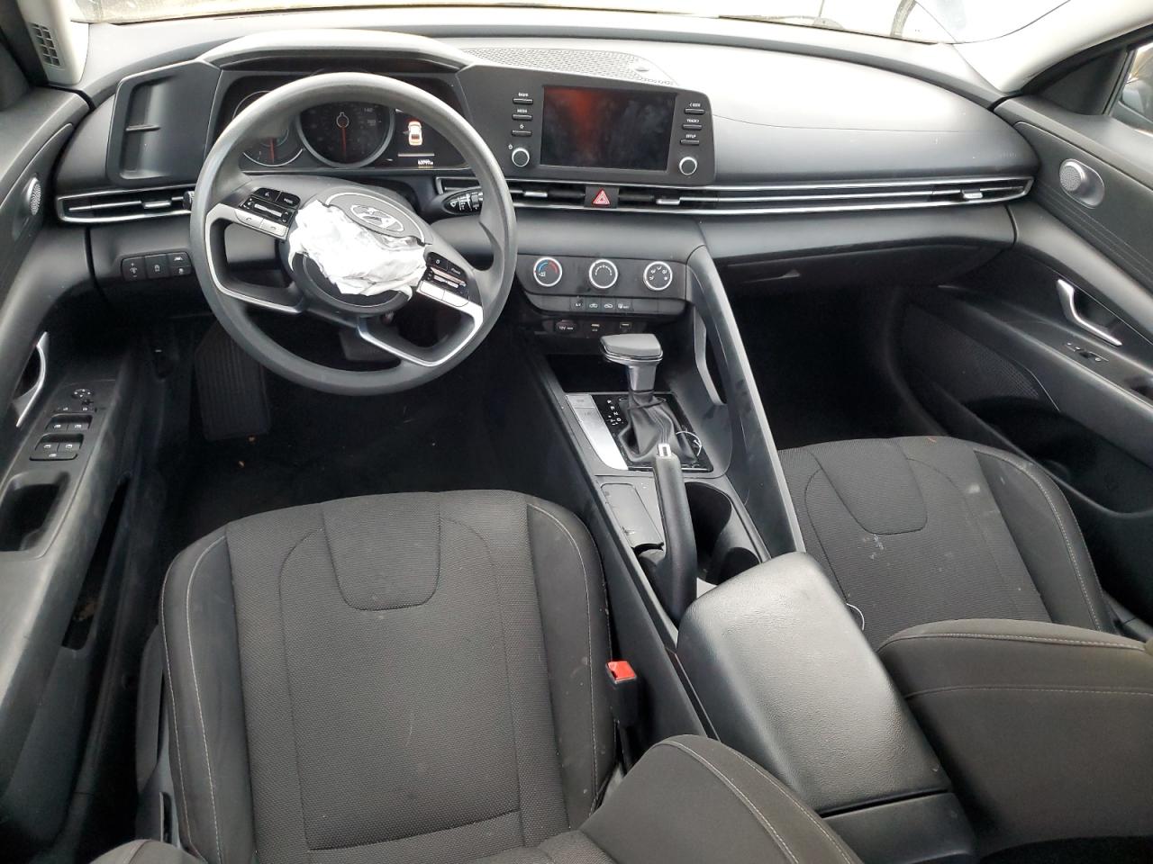 2021 Hyundai Elantra - Image 8