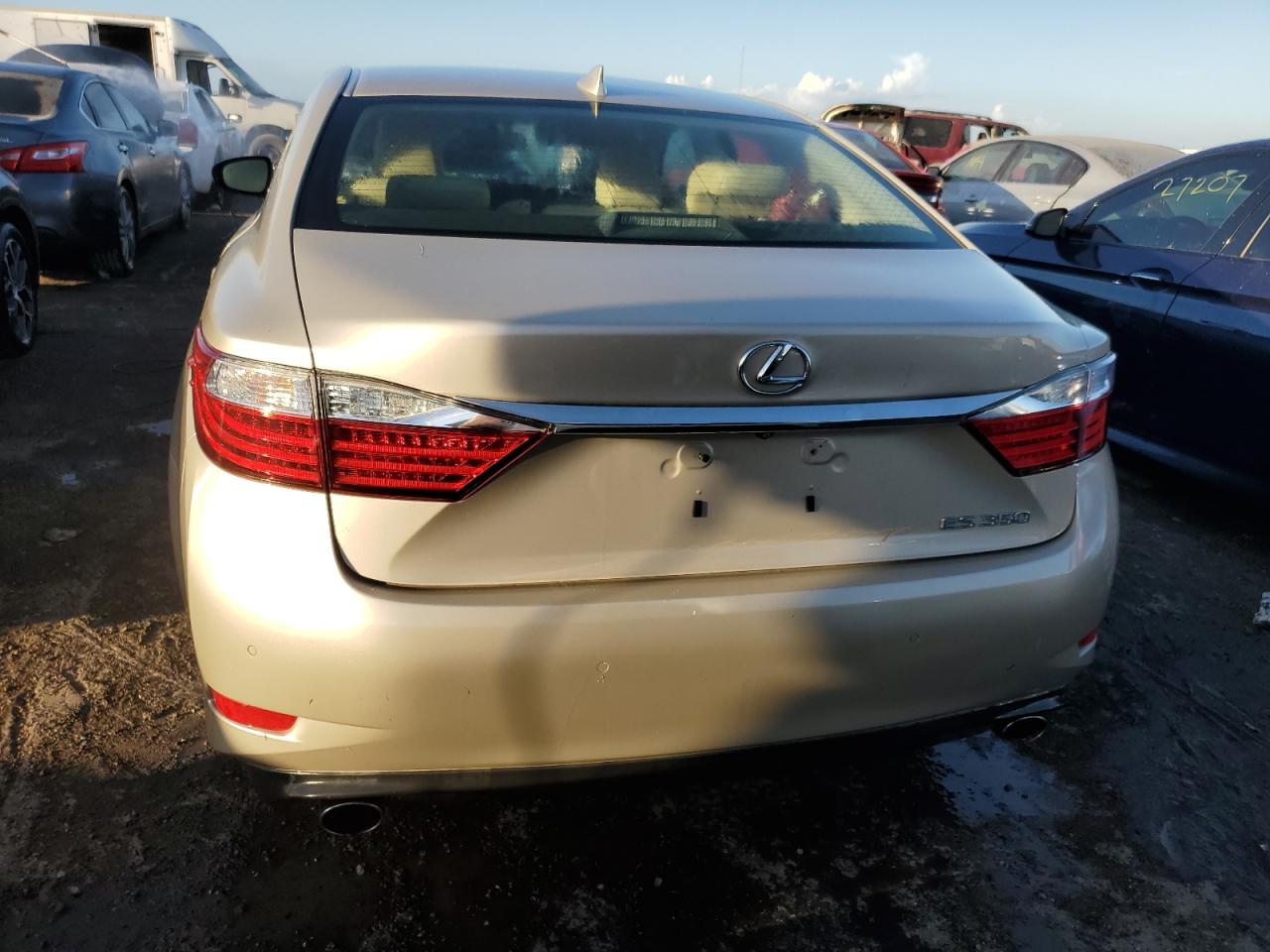 2015 Lexus ES - Image 6