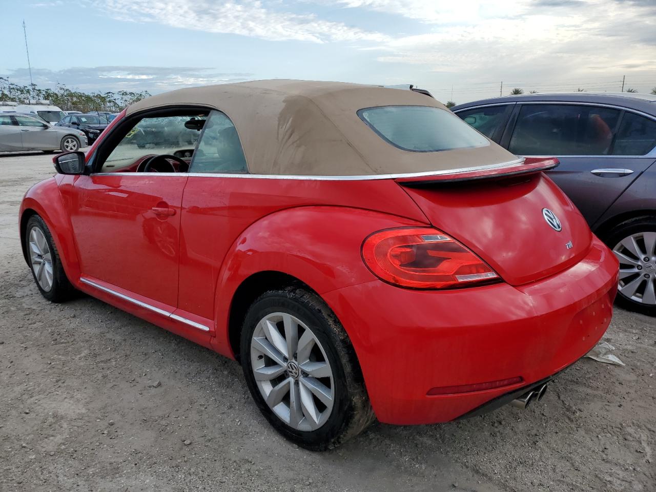 2013 Volkswagen Beetle VIN: 3VW5L7AT3DM821558 Lot: 73689164