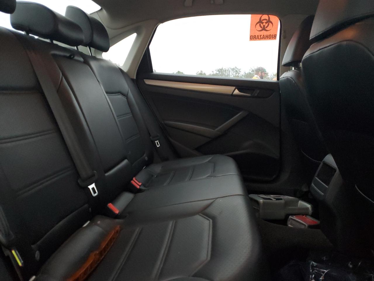 2015 Volkswagen Passat - Image 10