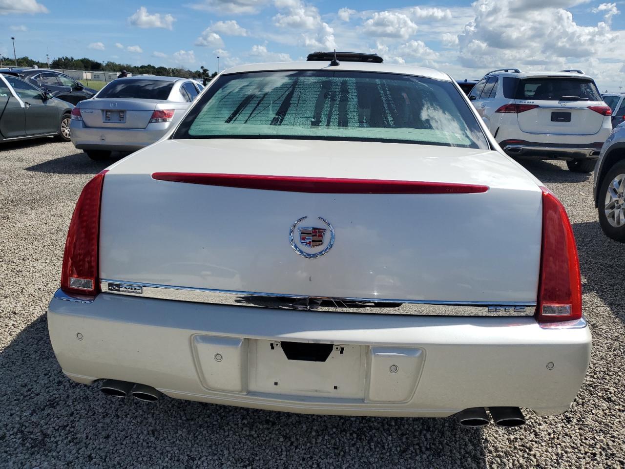 2008 Cadillac Dts VIN: 1G6KD57Y78U157814 Lot: 74398814