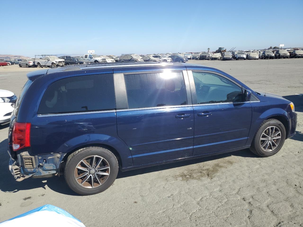 VIN 2C4RDGCG5HR638999 2017 DODGE CARAVAN no.3