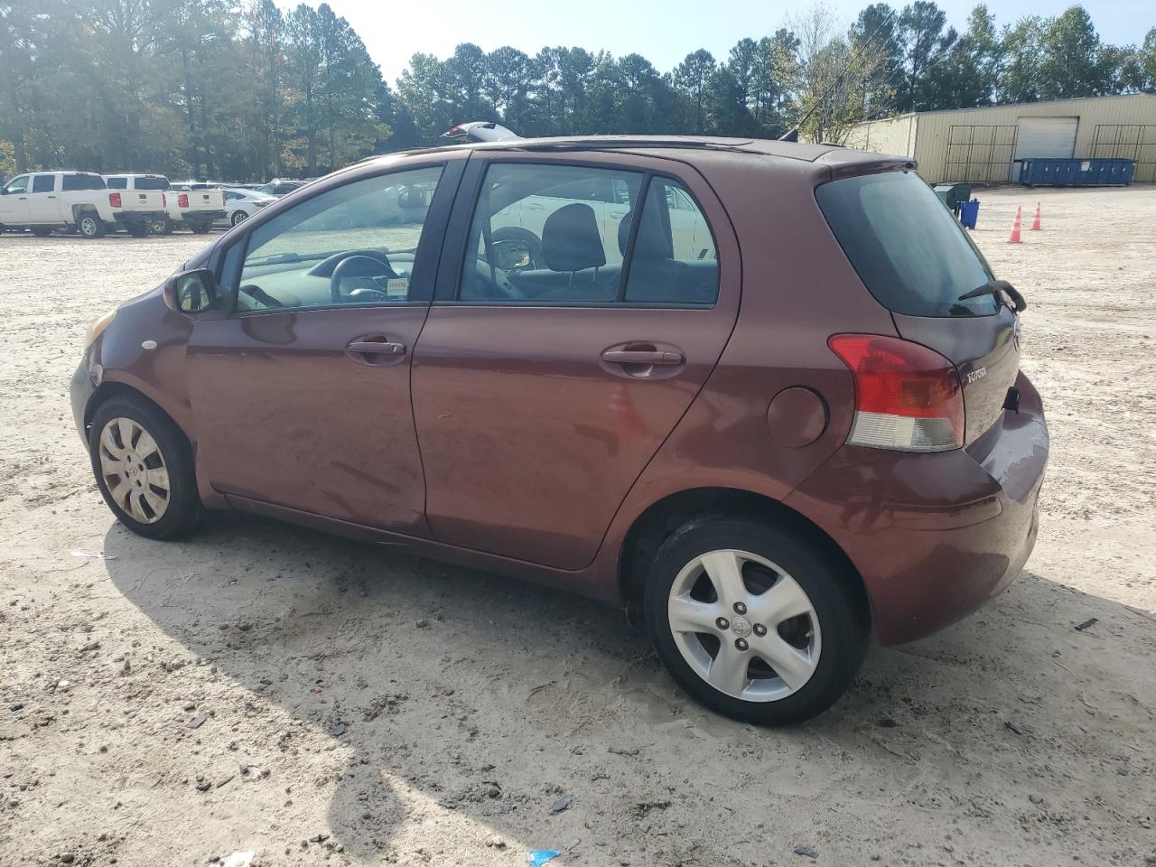 2010 Toyota Yaris - Image 2