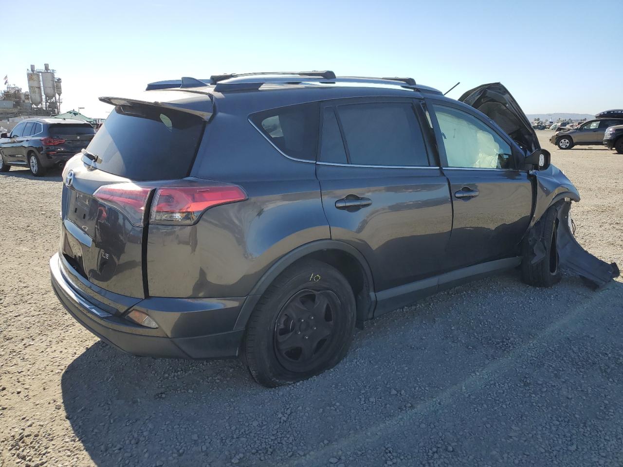 VIN JTMZFREV6HJ709682 2017 TOYOTA RAV4 no.3