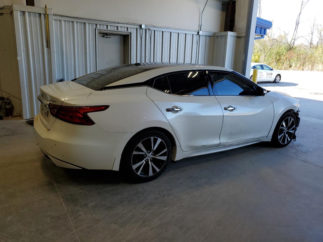 2017 Nissan Maxima - Image 3