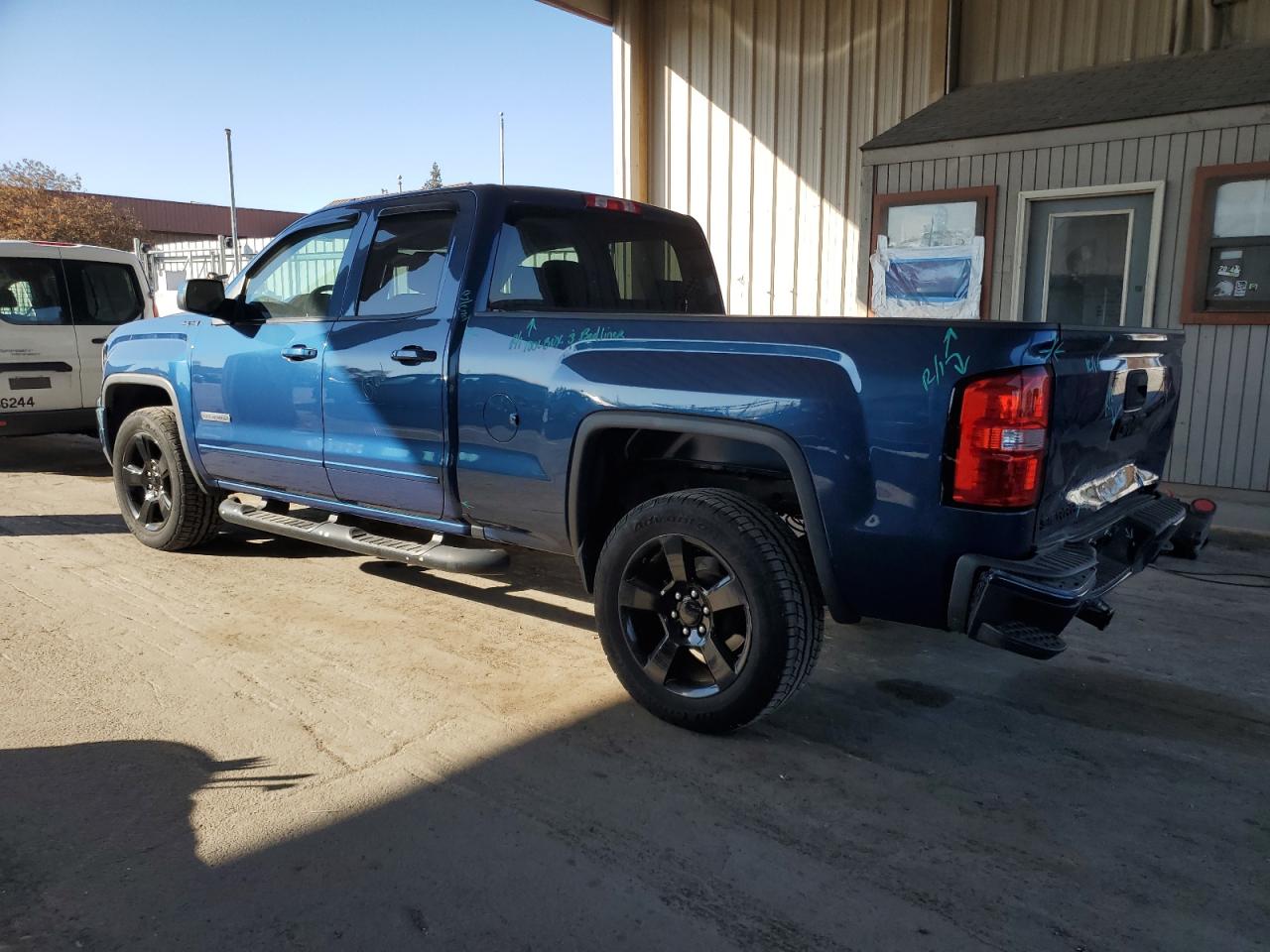2016 GMC Sierra - Image 2