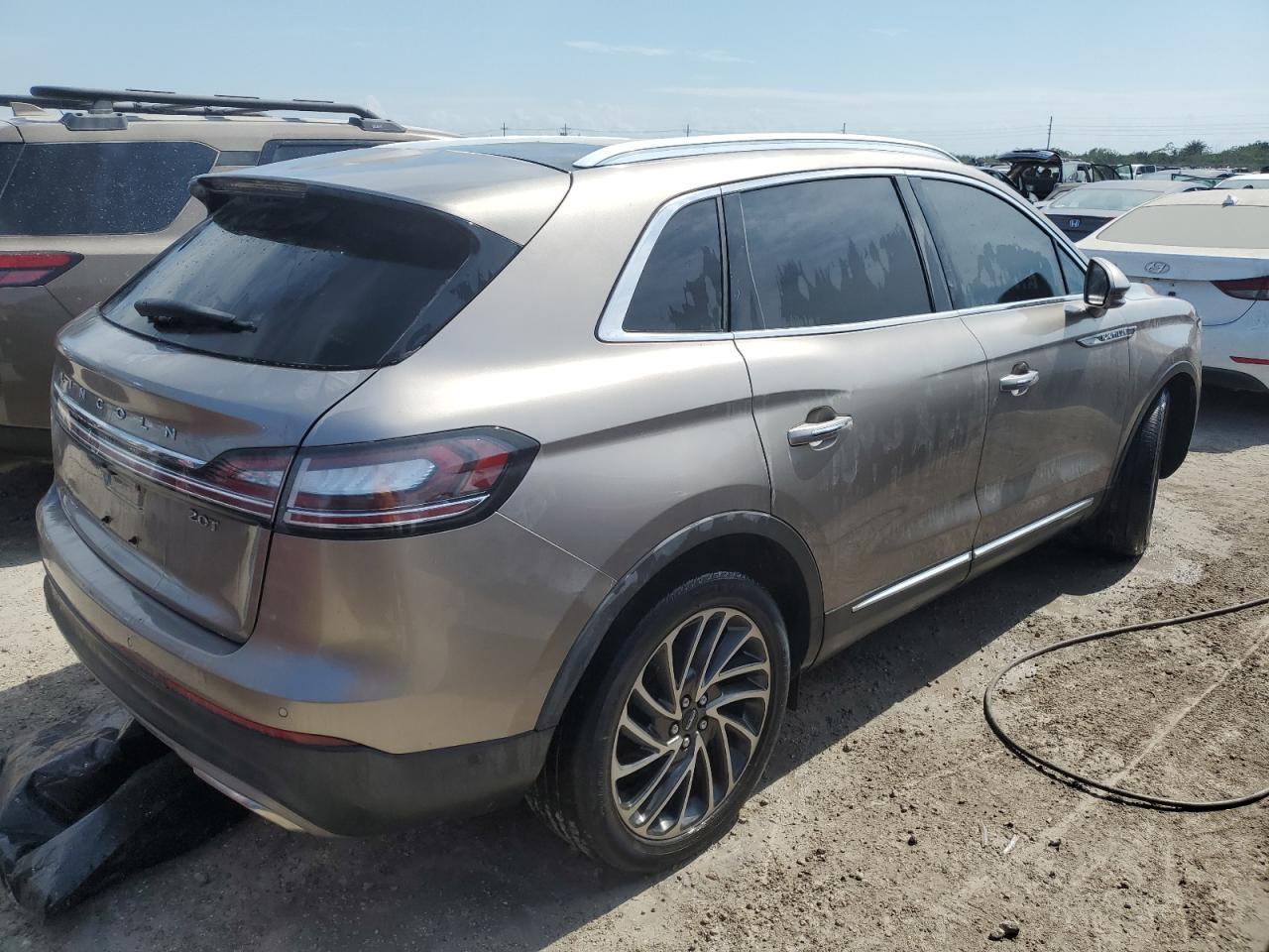 2020 Lincoln Nautilus - Image 3