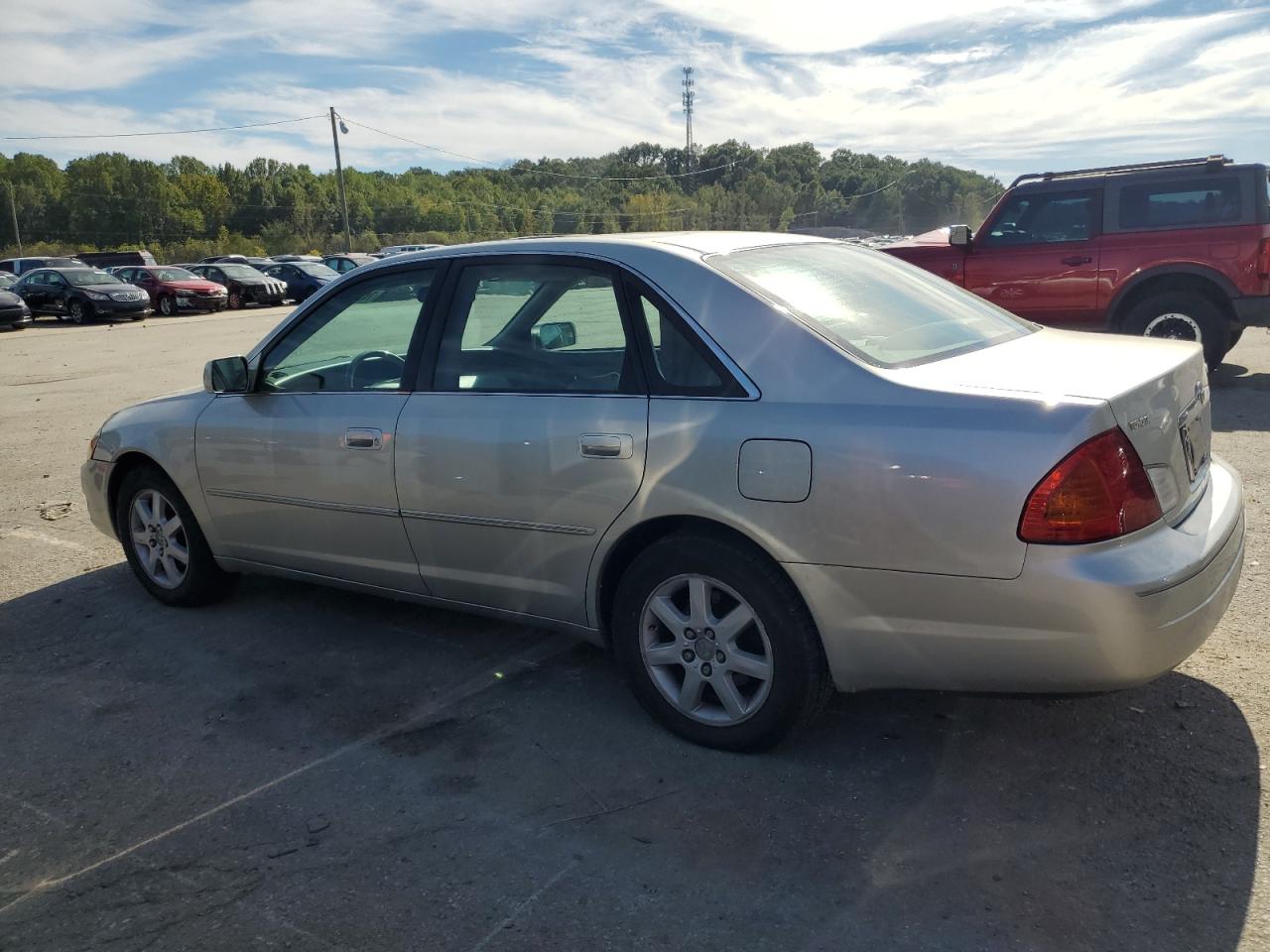 2002 Toyota Avalon - Image 2