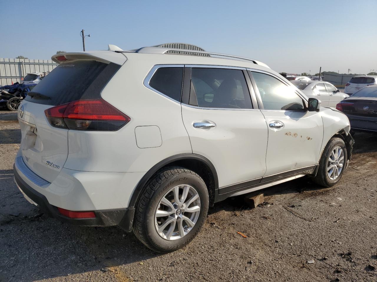 2017 Nissan Rogue - Image 3