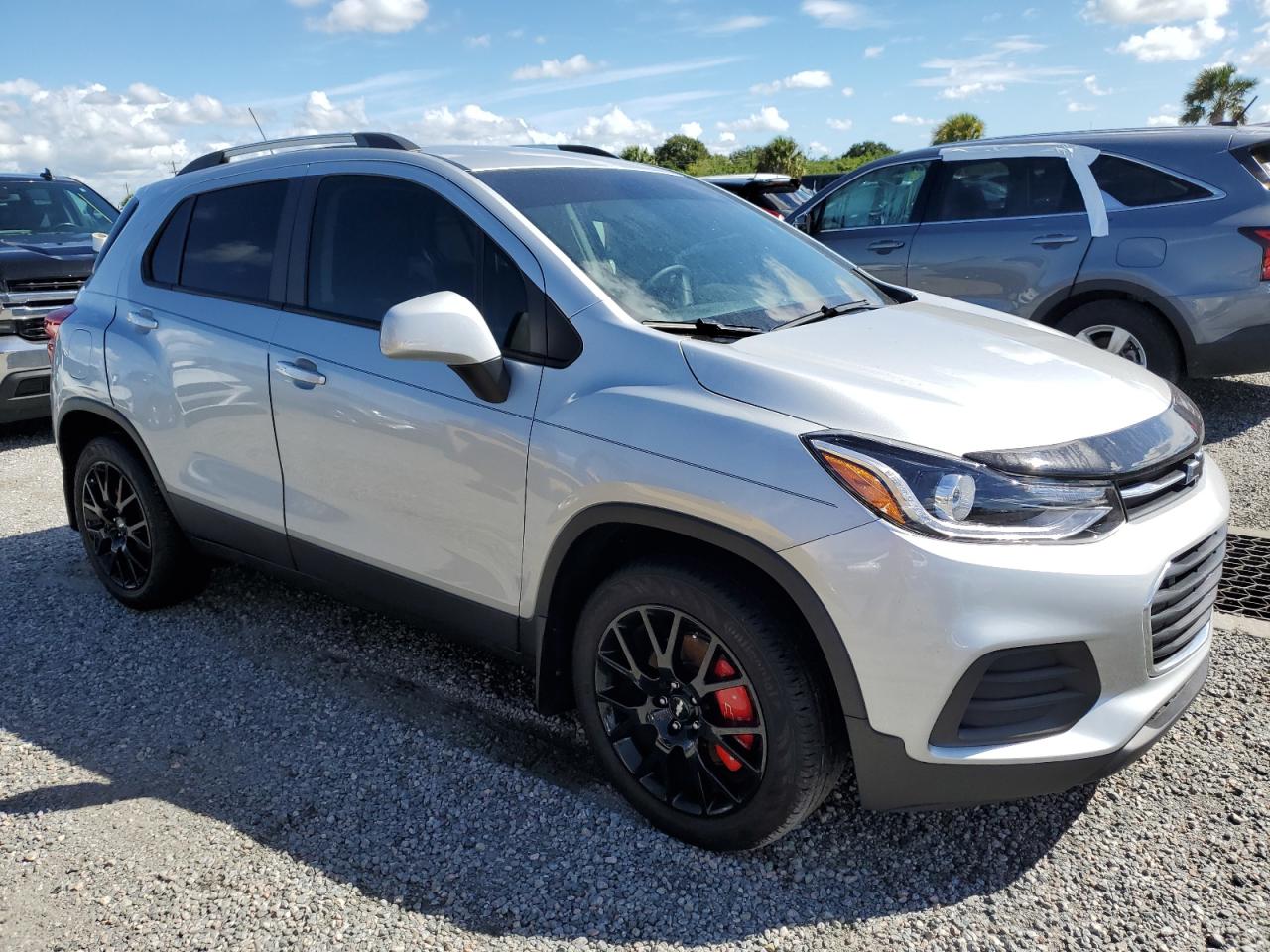 2022 Chevrolet Trax - Image 4