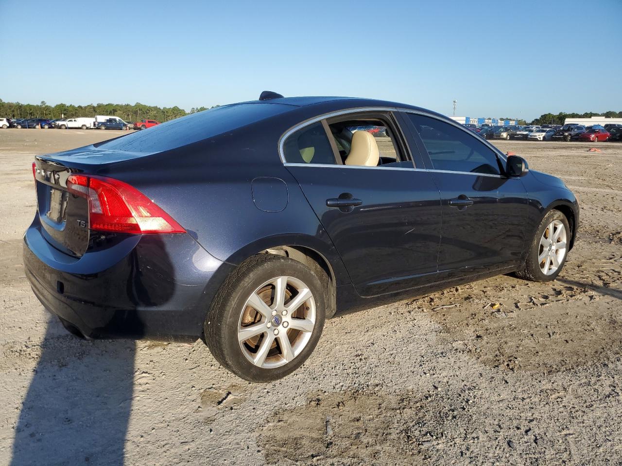 2016 Volvo S60 - Image 3