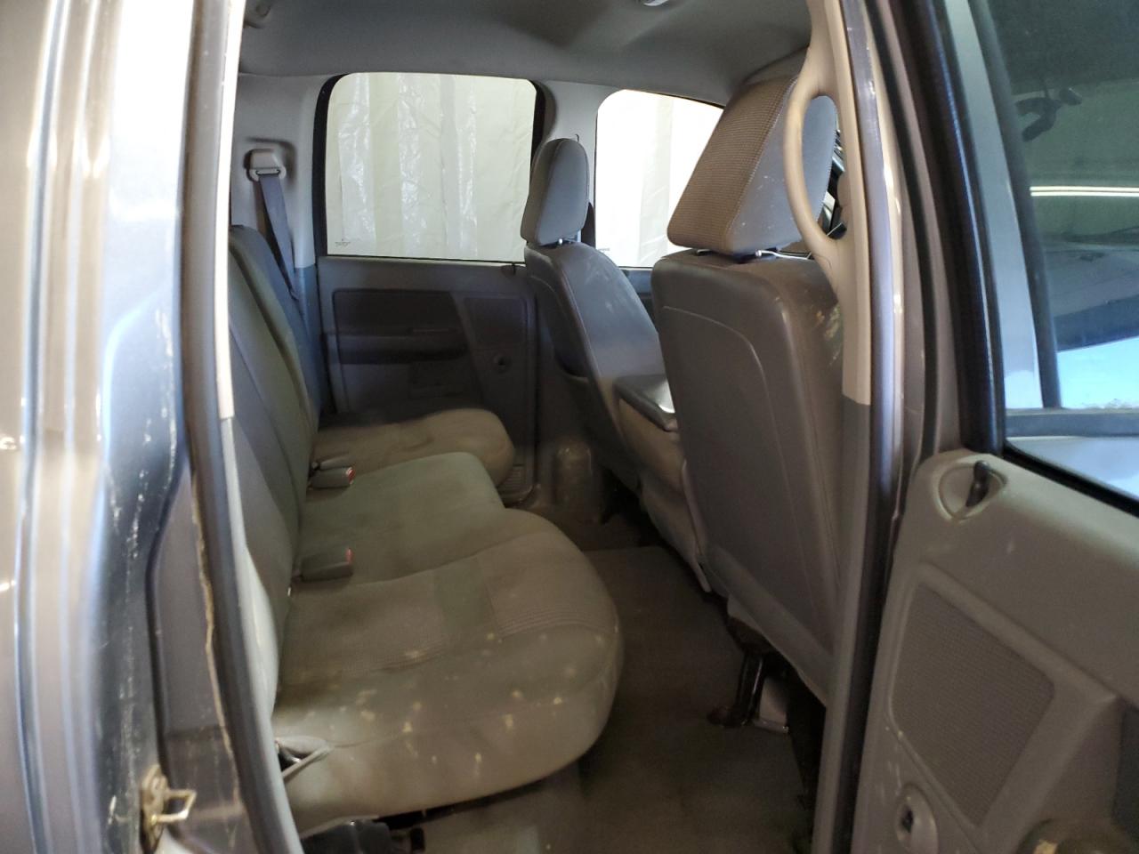 2006 Dodge RAM - Image 10
