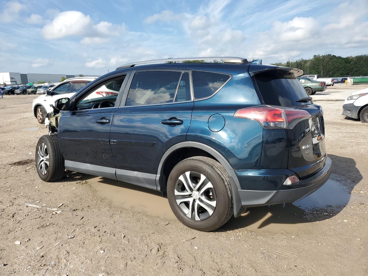 2T3ZFREV6HW318811 2017 TOYOTA RAV 4 - Image 2