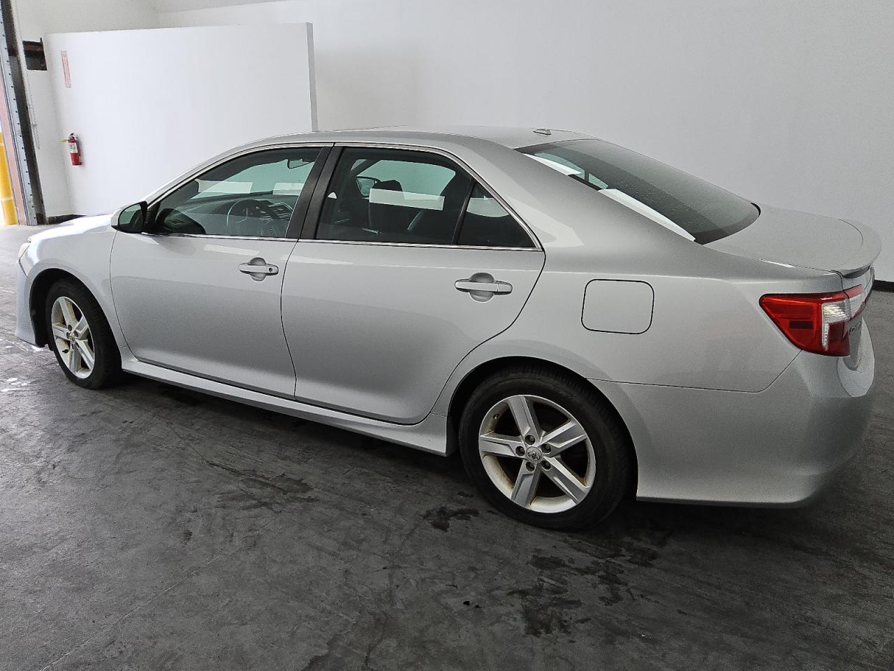 VIN 4T1BF1FK5DU693910 2013 TOYOTA CAMRY no.2