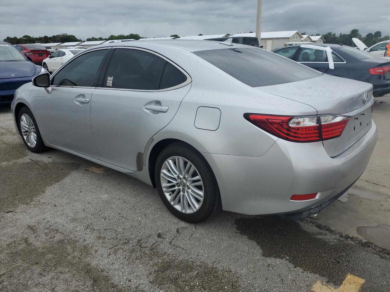 2014 Lexus ES - Image 2