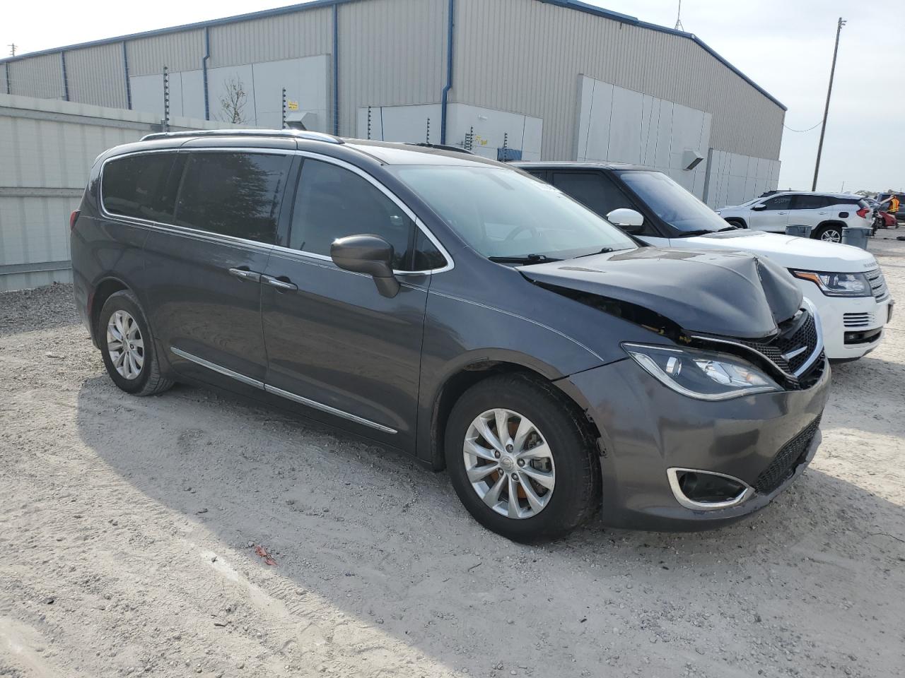 2018 Chrysler Pacifica - Image 4