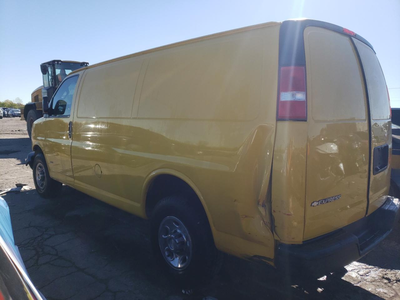 VIN 1GCWGAFP8K1158437 2019 CHEVROLET EXPRESS no.2