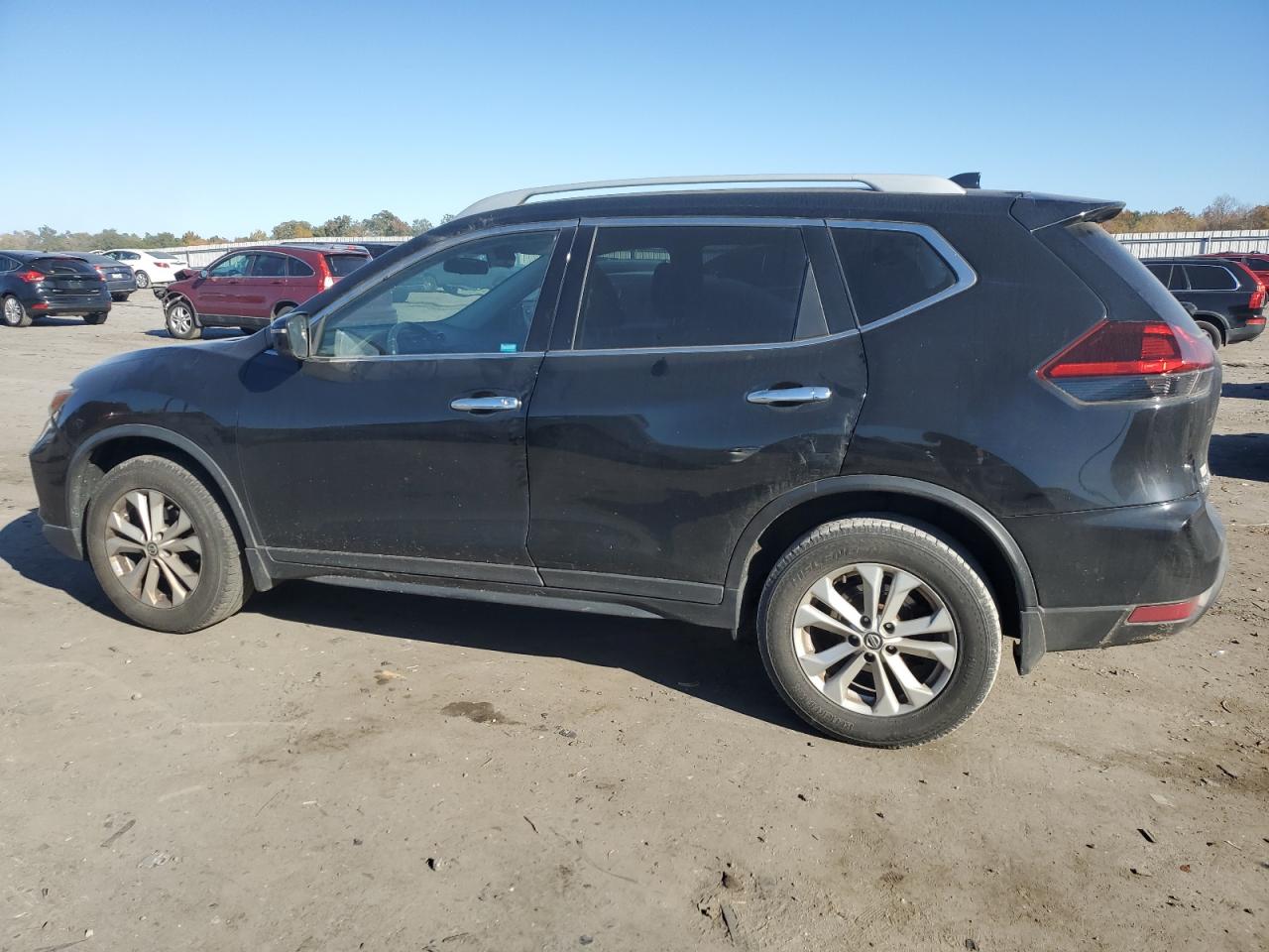 2018 Nissan Rogue - Image 2