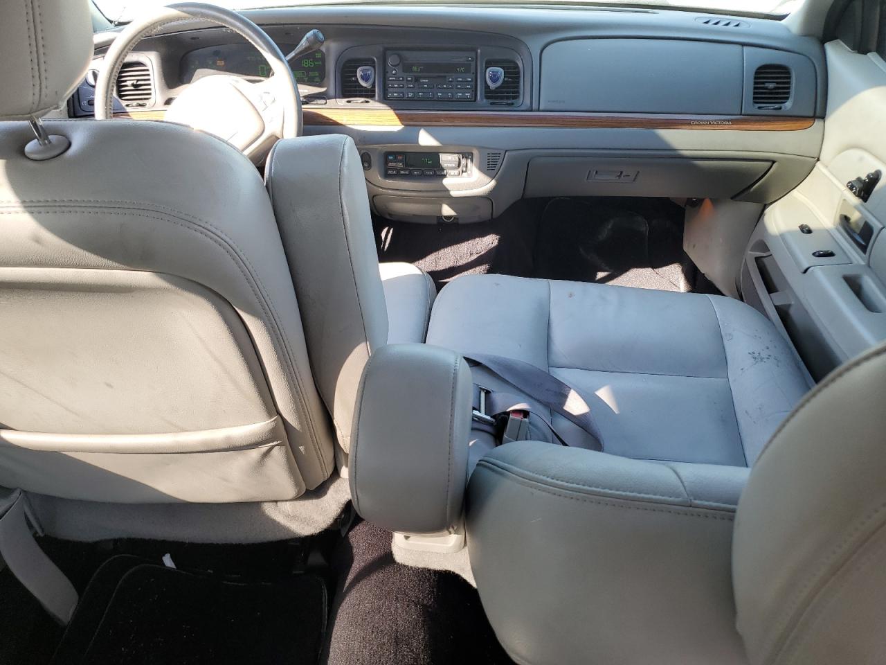 2004 Ford Crown Victoria - Image 8