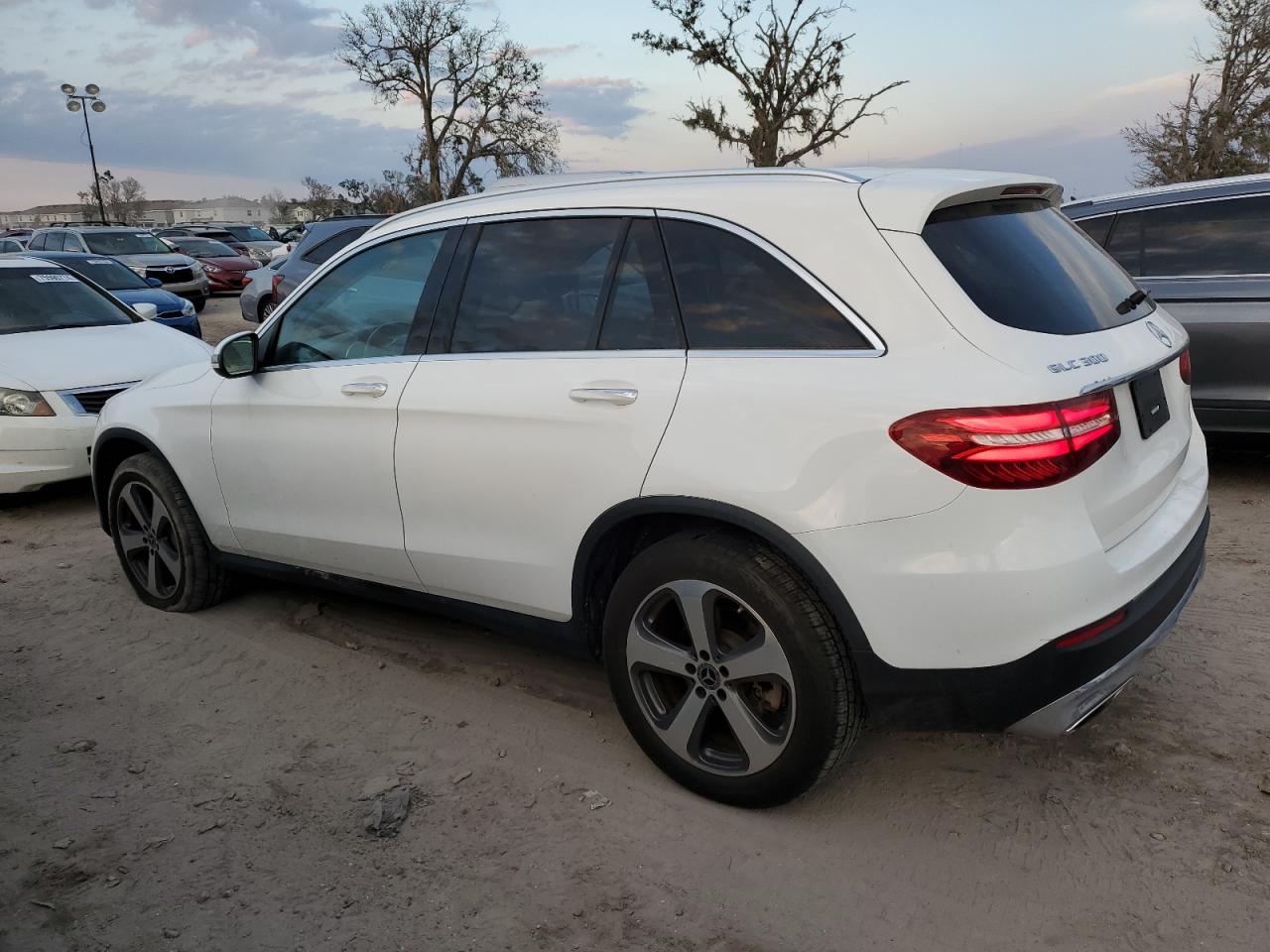 2018 Mercedes-Benz GLC - Image 2