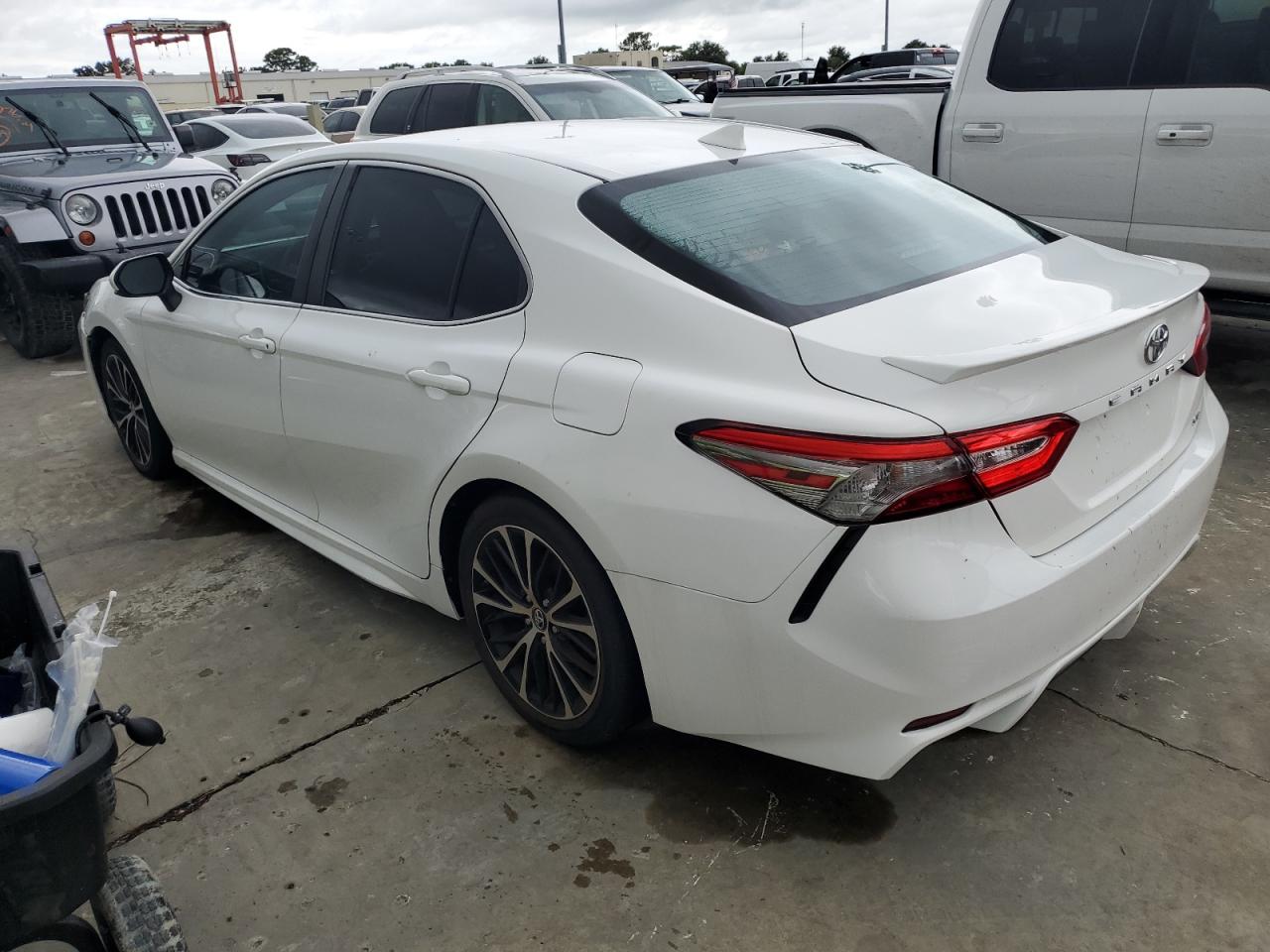 4T1B11HKXKU820496 2019 TOYOTA CAMRY - Image 2