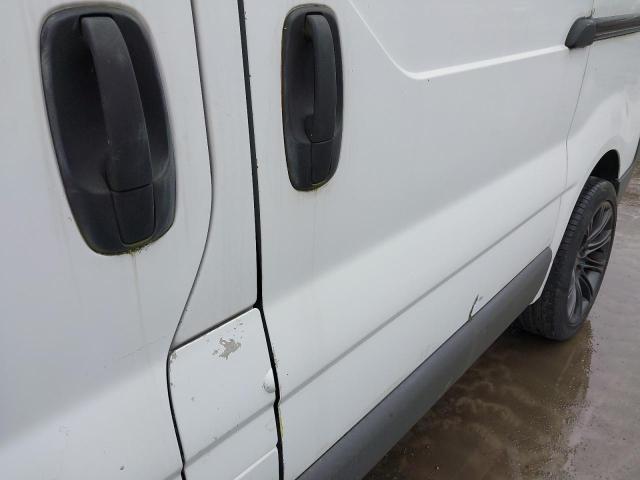 2005 VAUXHALL VIVARO 270