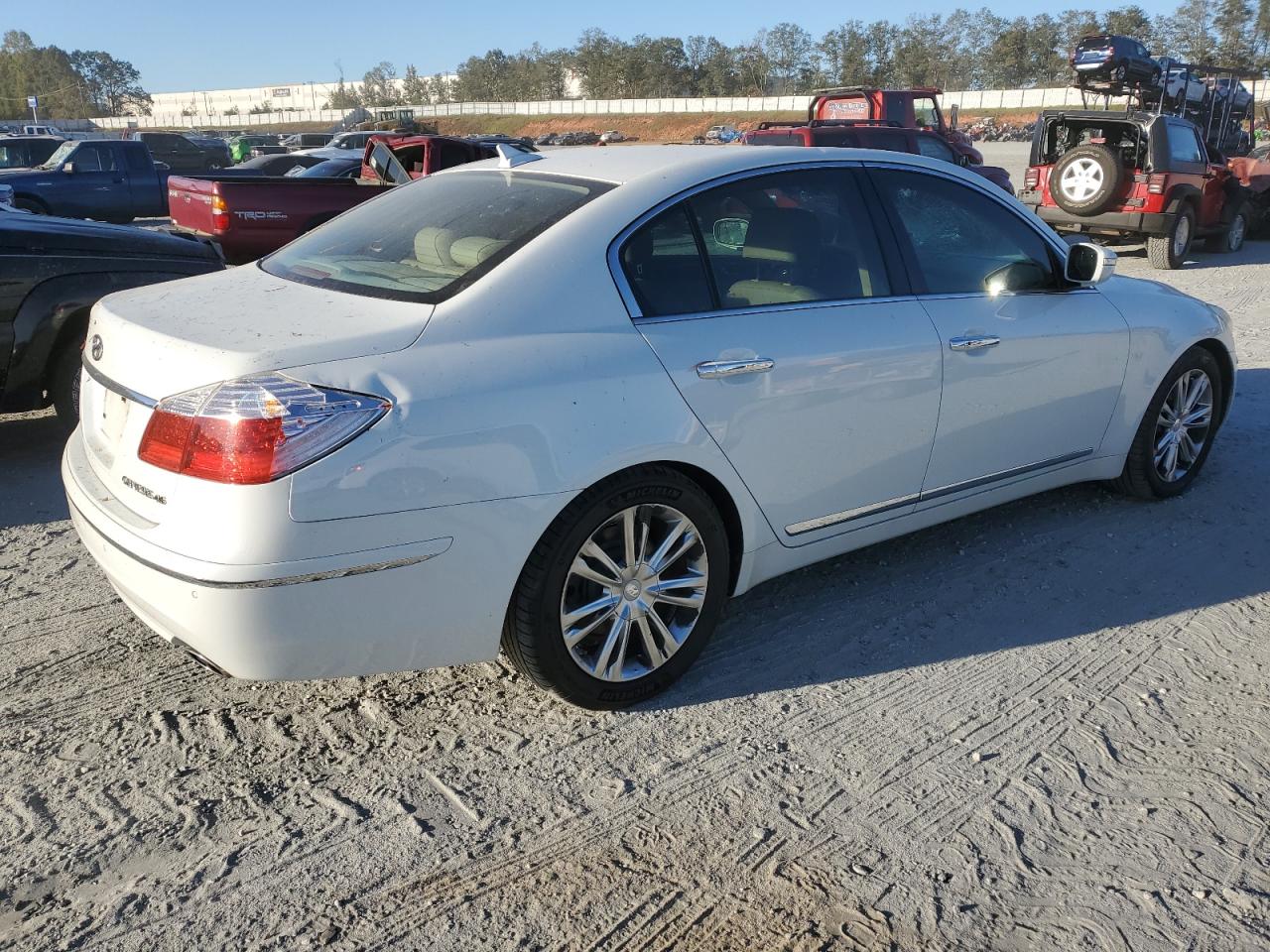 2010 Hyundai Genesis - Image 3