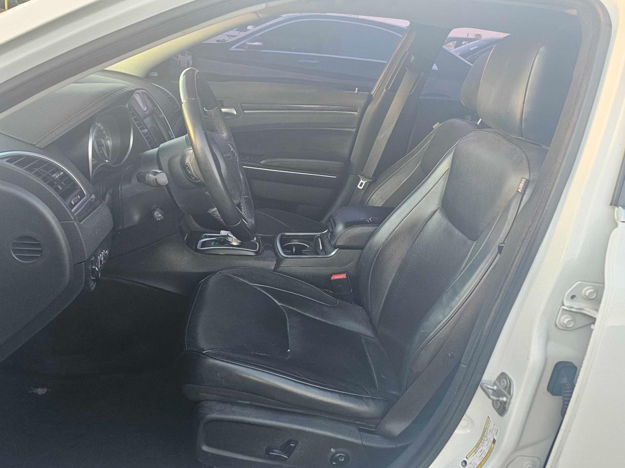 2017 Chrysler 300 - Image 5