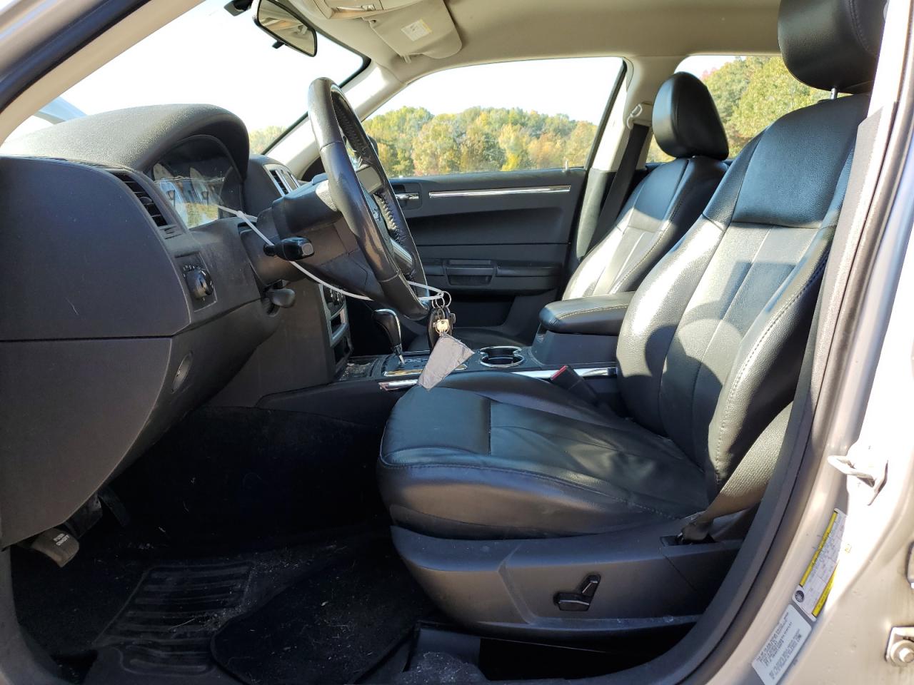 2010 Chrysler 300 - Image 7