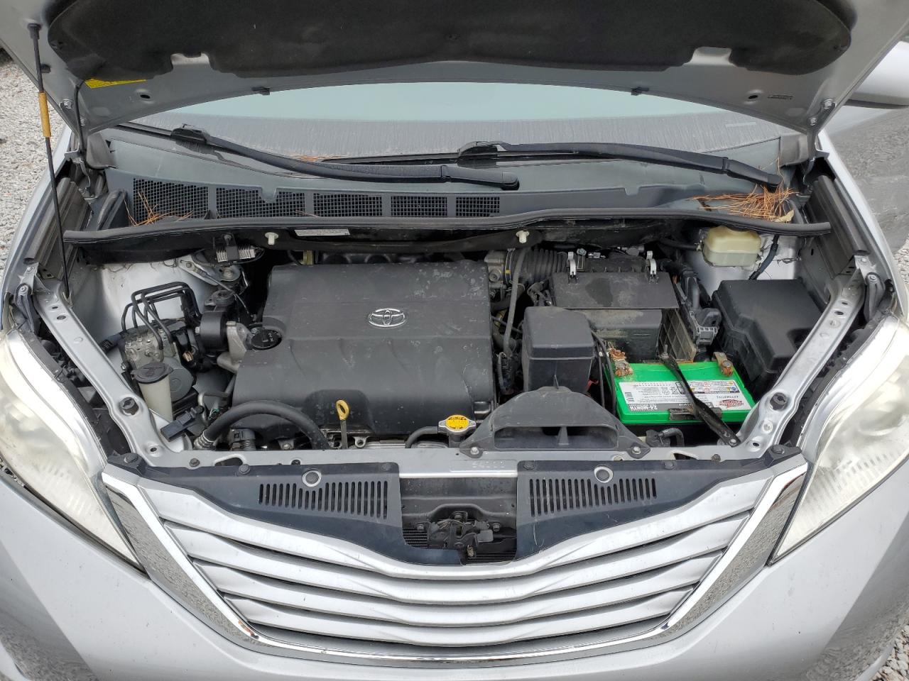 2015 Toyota Sienna - Image 12