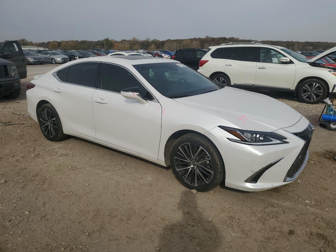 2022 Lexus ES - Image 4