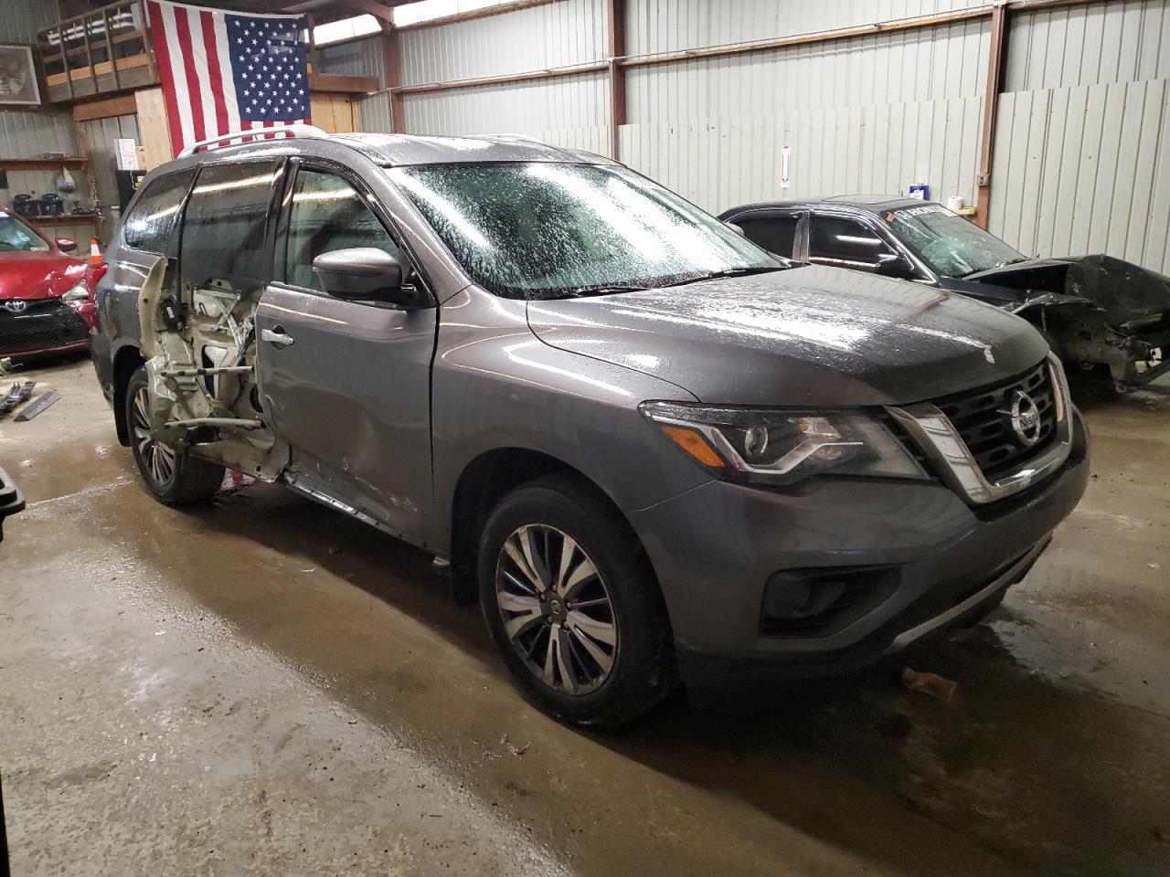 2017 Nissan Pathfinder - Image 4
