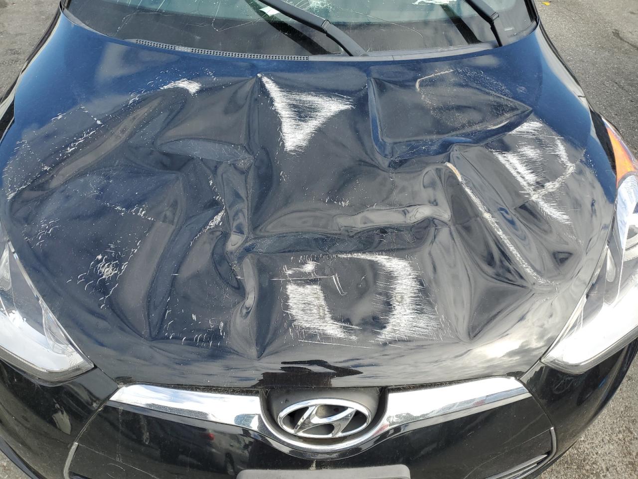 2017 Hyundai Veloster - Image 11