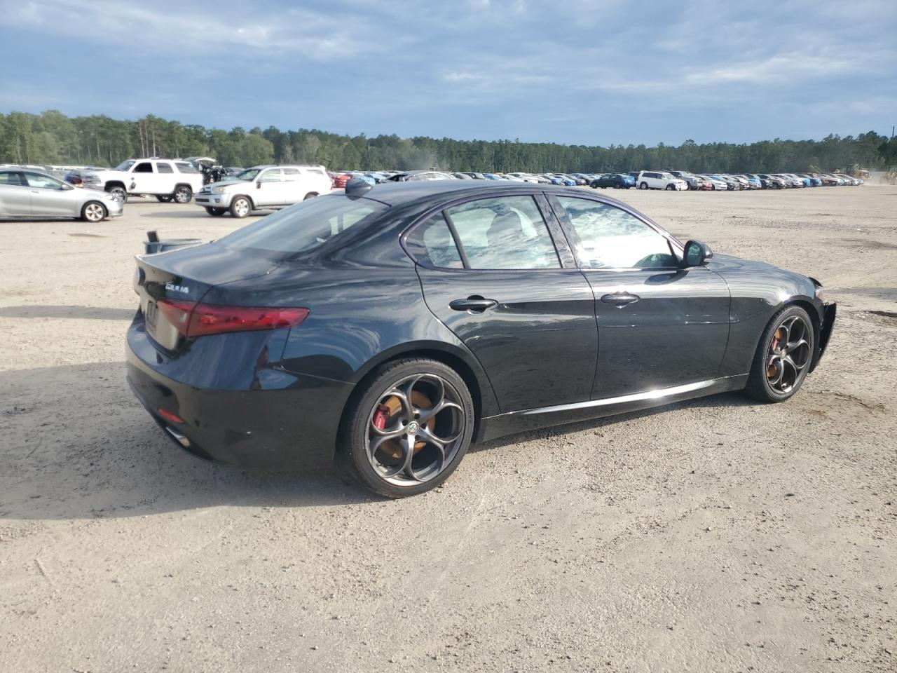 2017 Alfa Romeo Giulia - Image 3