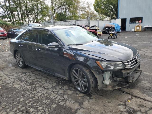  VOLKSWAGEN PASSAT 2018 Чорний