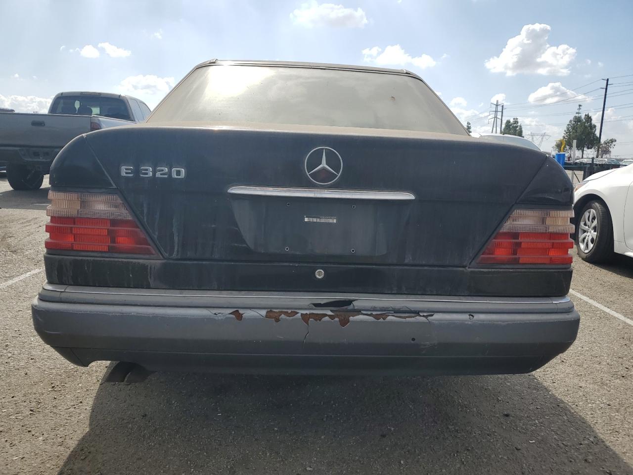 1995 Mercedes-Benz E 320 Base VIN: WDBEA32E3SC185240 Lot: 78418564