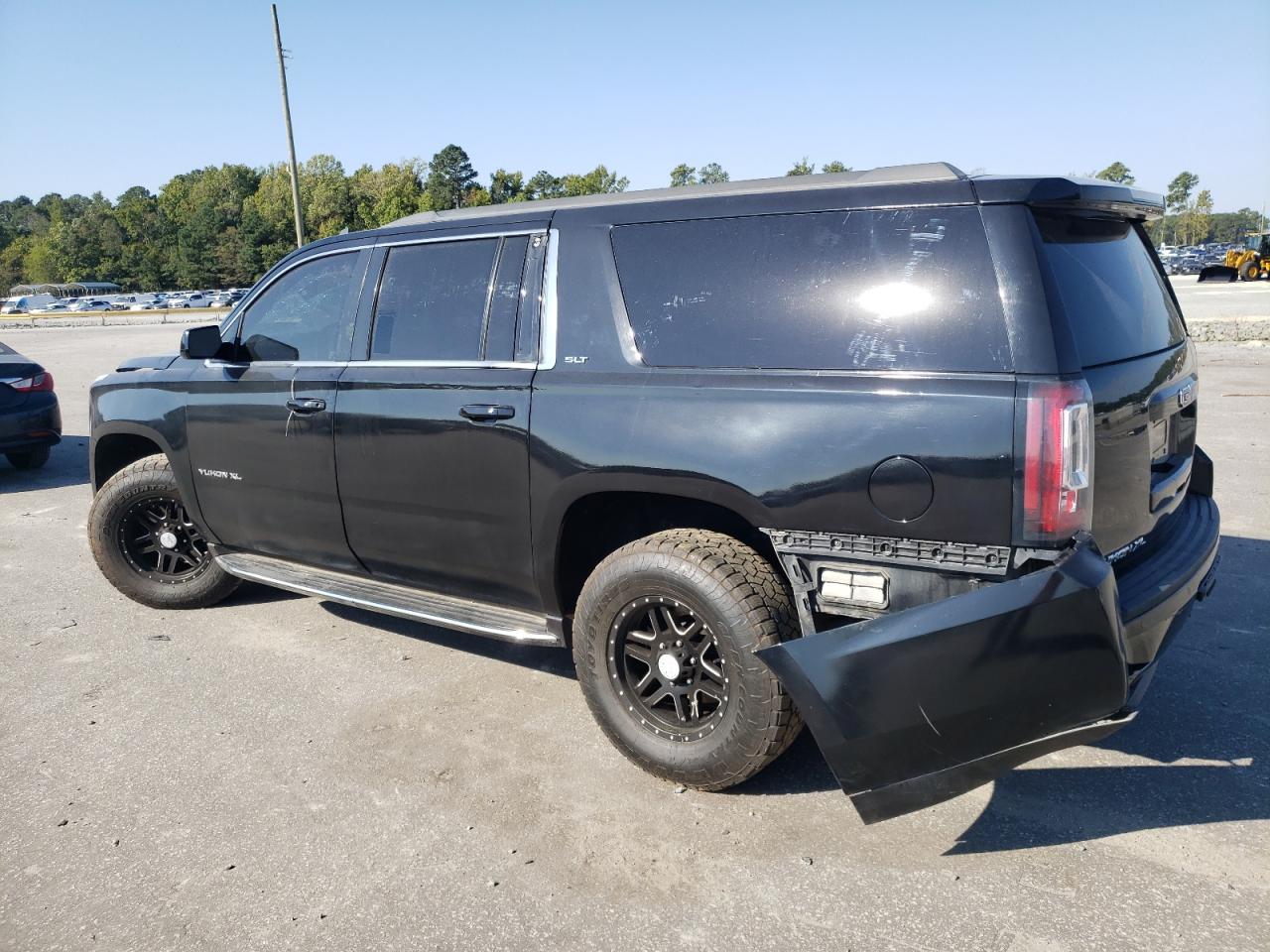 2015 GMC Yukon - Image 2