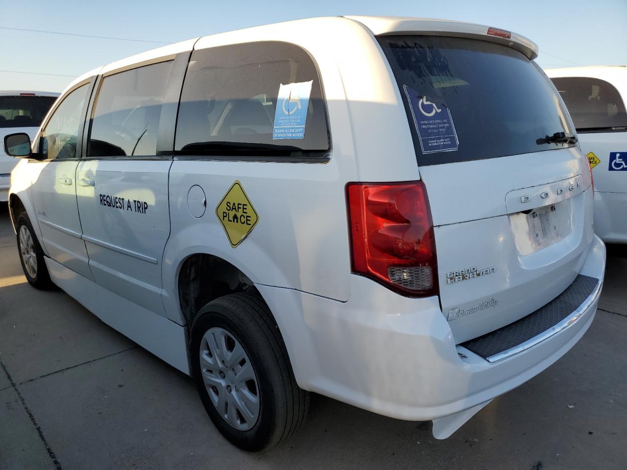 2017 Dodge Caravan - Image 2