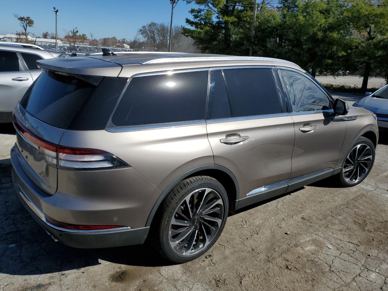 2021 Lincoln Aviator - Image 3