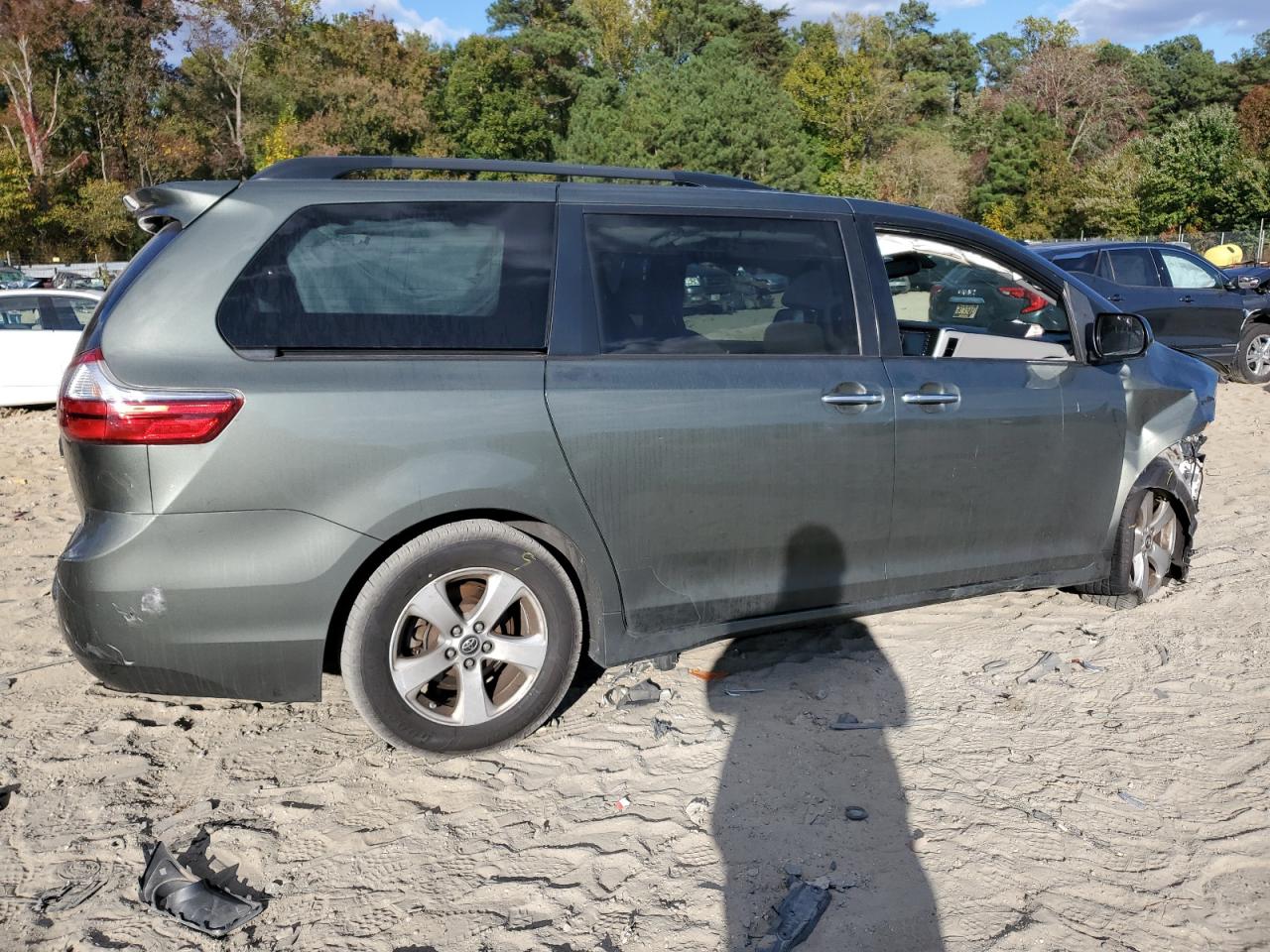 2020 Toyota Sienna - Image 3