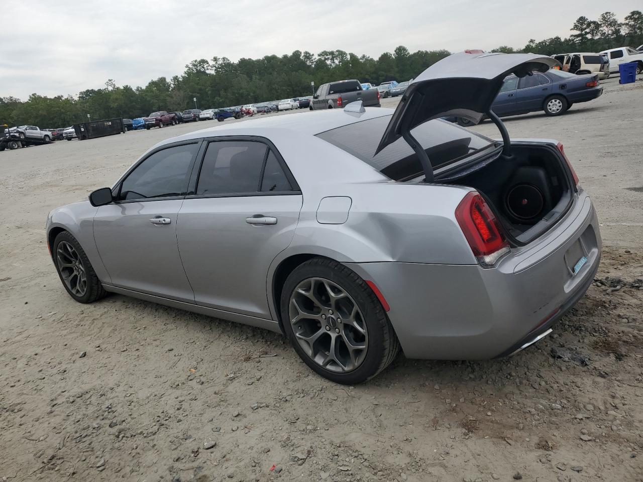2015 Chrysler 300 - Image 2