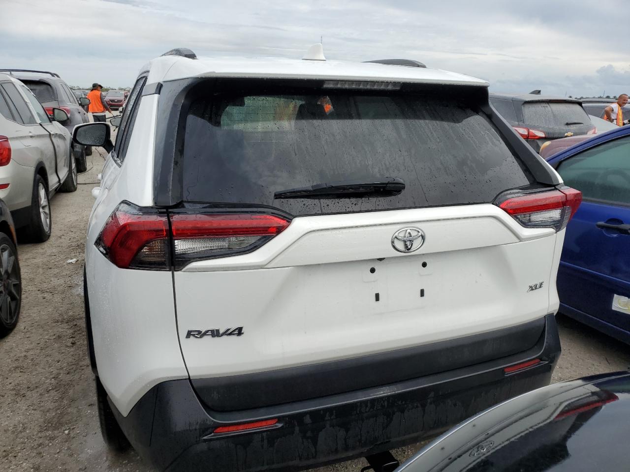 2019 Toyota Rav4 Xle VIN: 2T3W1RFV4KW015176 Lot: 76468124