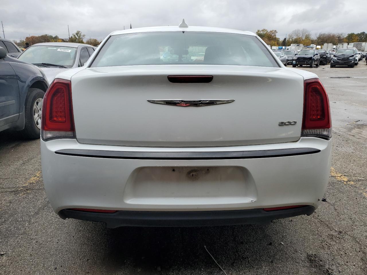 2019 Chrysler 300 - Image 6