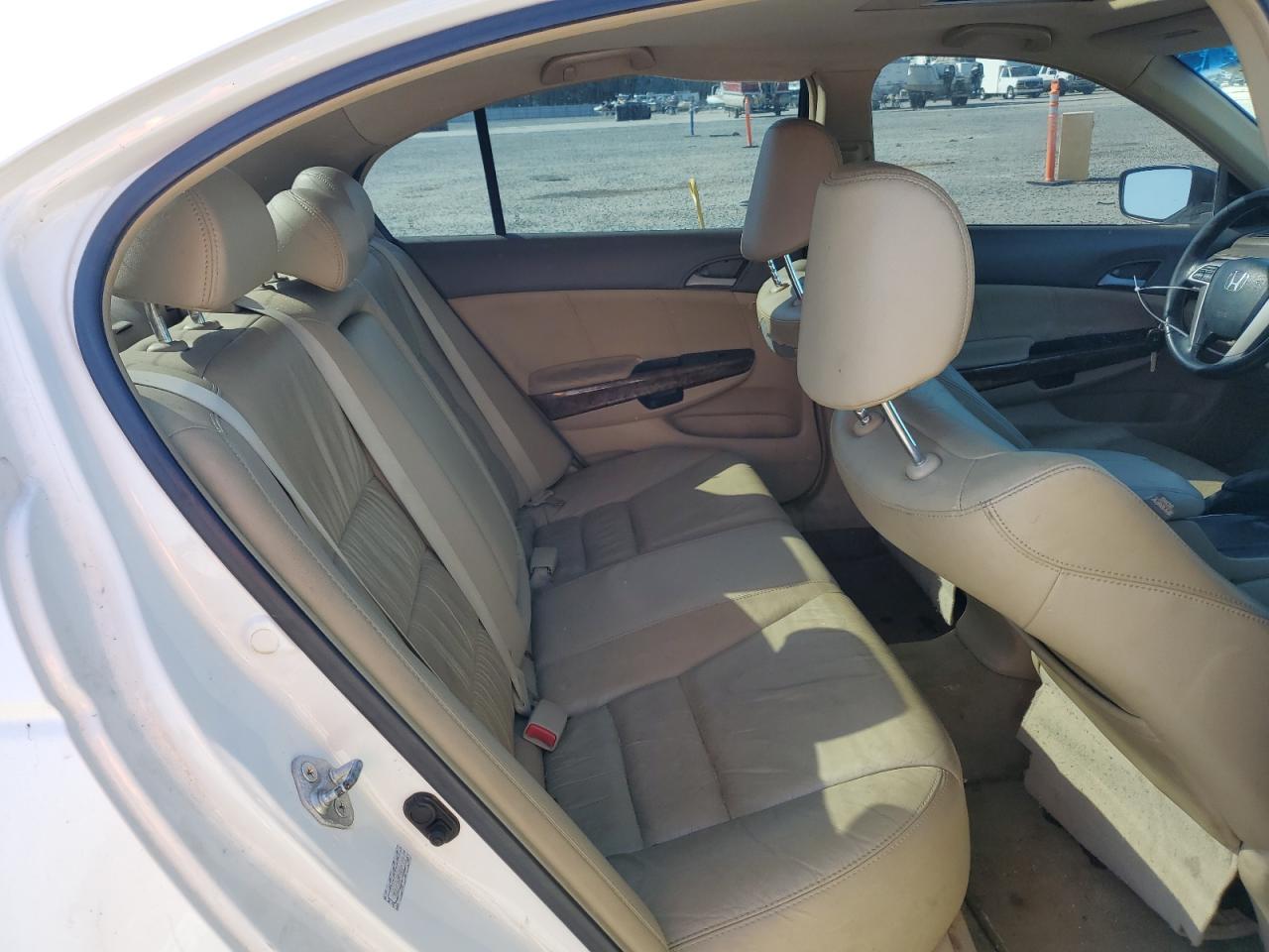 2009 Honda Accord - Image 10